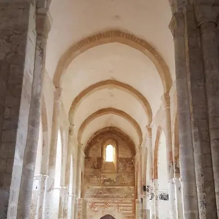La Maison Triangulaire Roussines