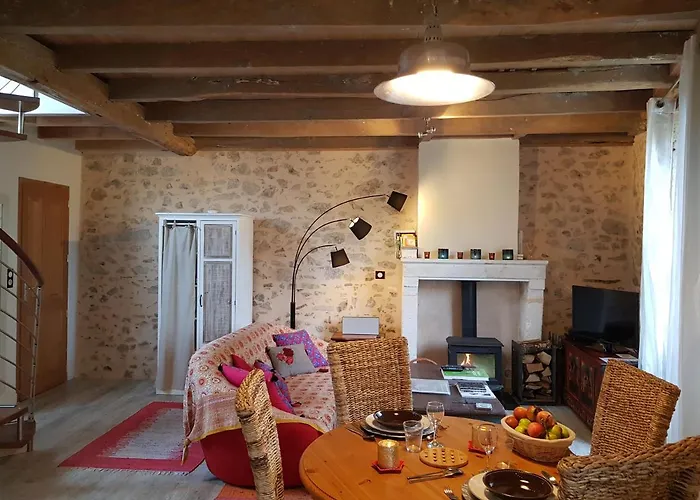 La Maison Triangulaire Roussines